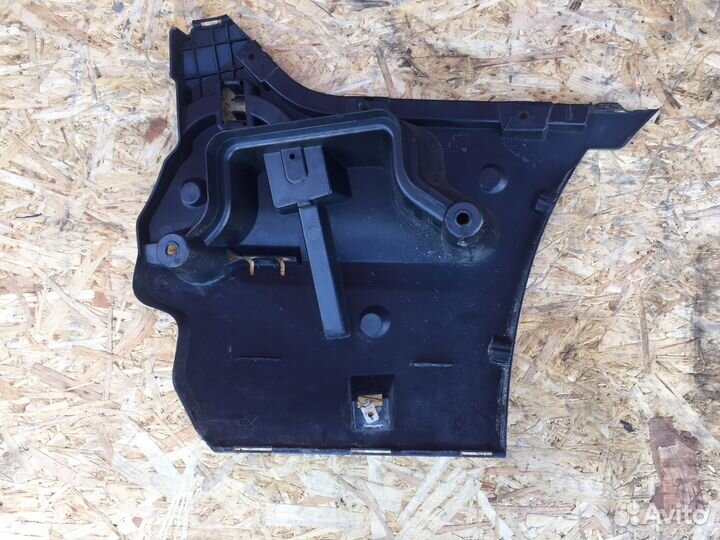 Крепление бампера левое заднее BMW F11