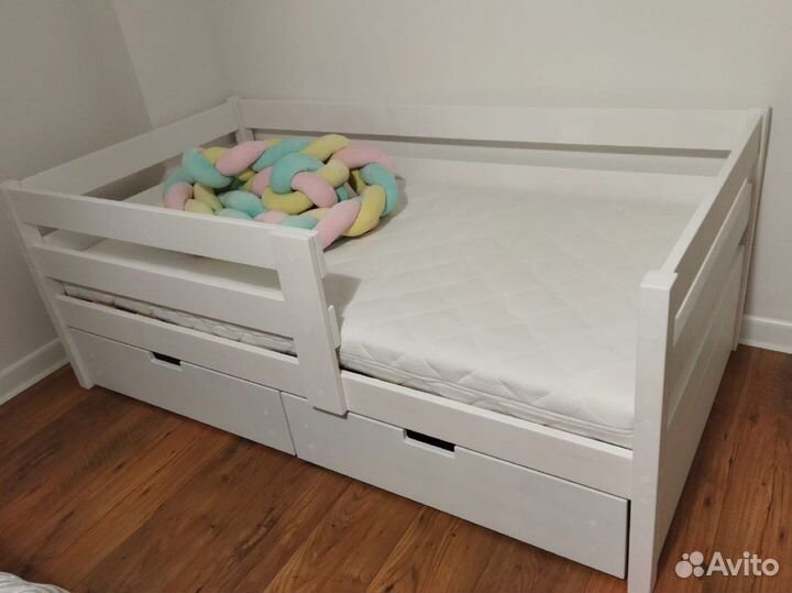 Кровать из массива