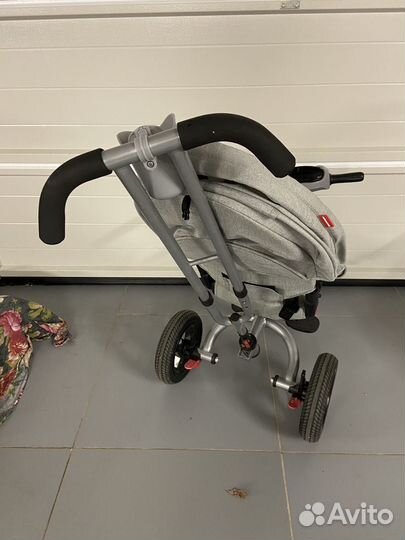 Трехколесный велосипед с ручкой Tech Team Luxury