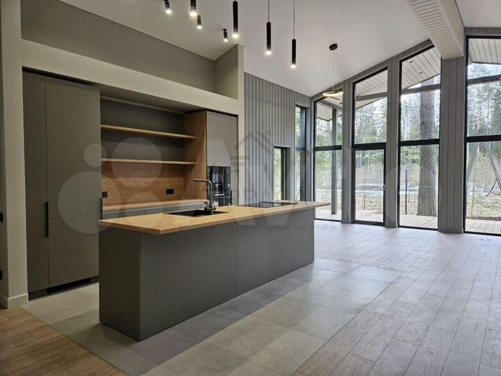 Дом 378 м² на участке 10 сот.