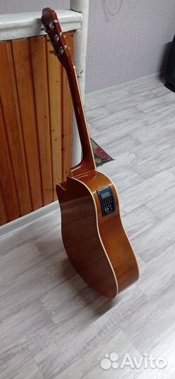 Акустическая гитара