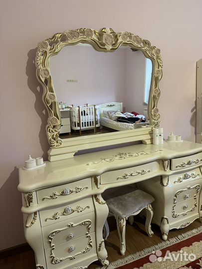 Комод с зеркалом трельяж