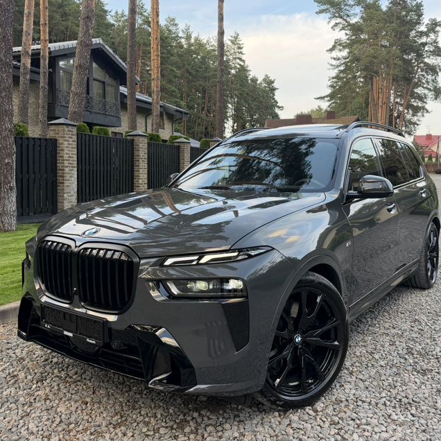BMW X7 3.0 AT, 2025, 10 200 км