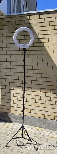 Кольцевая лампа со штативом