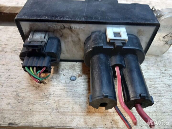 Реле вентилятора Golf 3 passat b3 b4