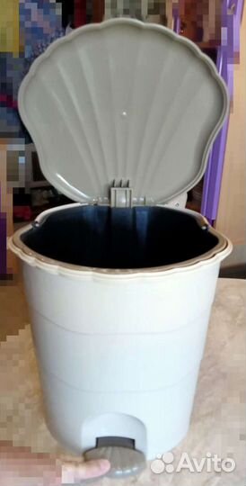 Мусорное ведро с педалью