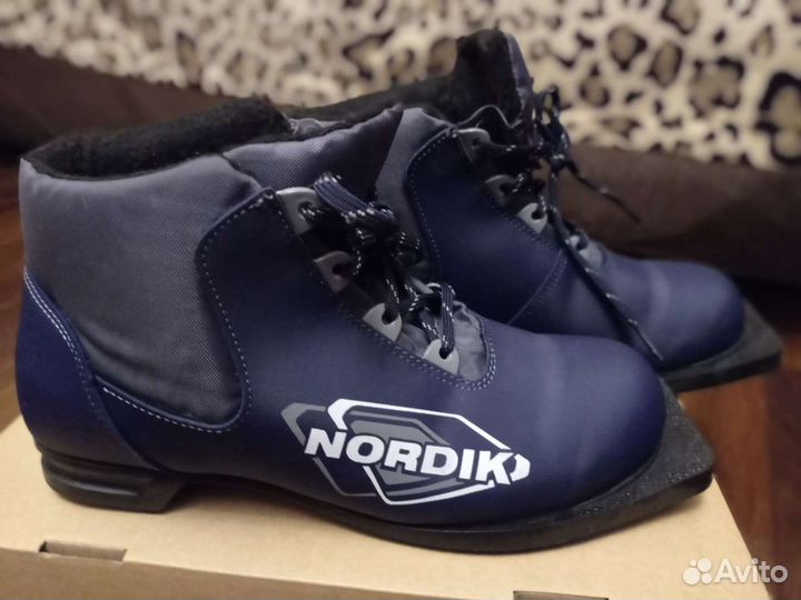 Лыжные ботинки (40р-р)