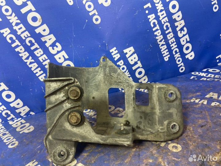 Кронштейн блока ABS. Plymouth Voyager минивен 6G72