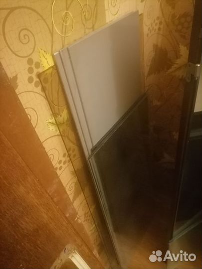 Несколько зеркал и стеклянные полки бу