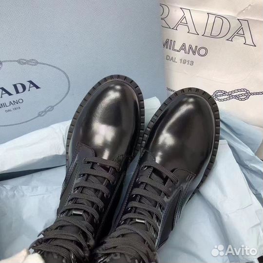 Ботинки Prada в коробке