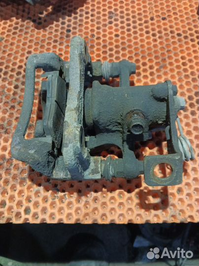 Суппорт тормозной задний левый Hyundai Solaris