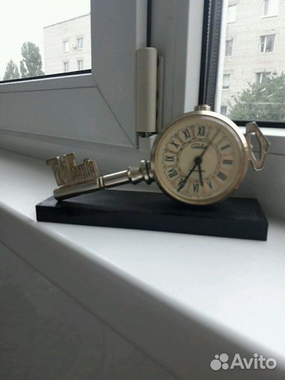 Часы будильник 