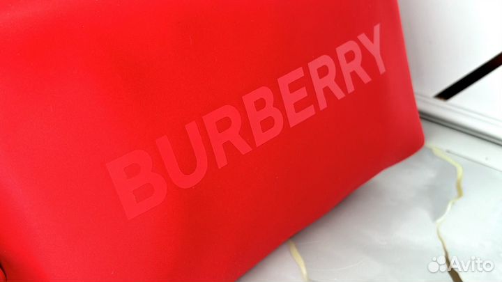 Косметичка Burberry красная