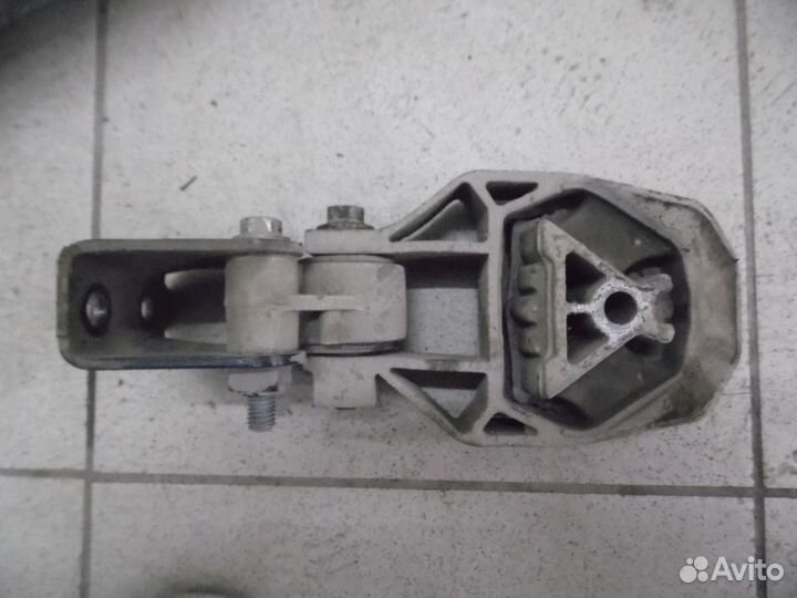 Опора двигателя задня Ford Focus II 2008-2011