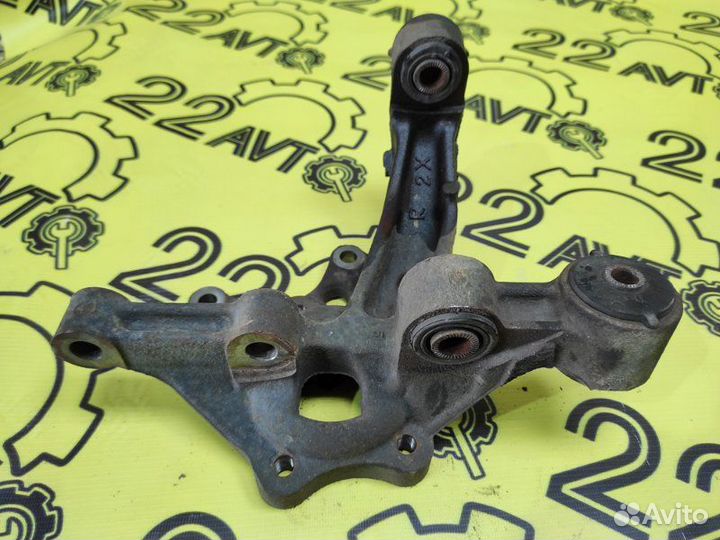 Цапфа (поворотный кулак) задняя правая Toyota