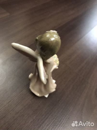 Фарфоровая статуетка ангела