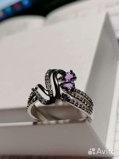 Элегантное кольцо с 3 натур. Аметистами, 44 фианит