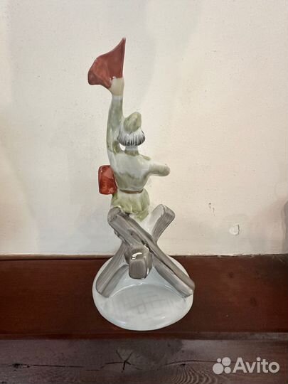 Фарфоровая статуэтка Регулировщица СССР