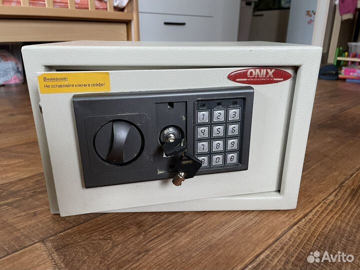Сейф для денег и документов onix новый