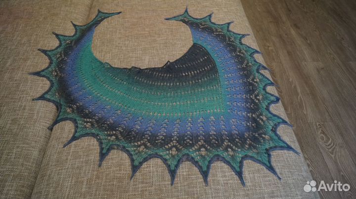 Шаль - бактус ручной работы