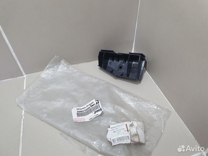 Направляющая заднего бампера правая Corolla E12