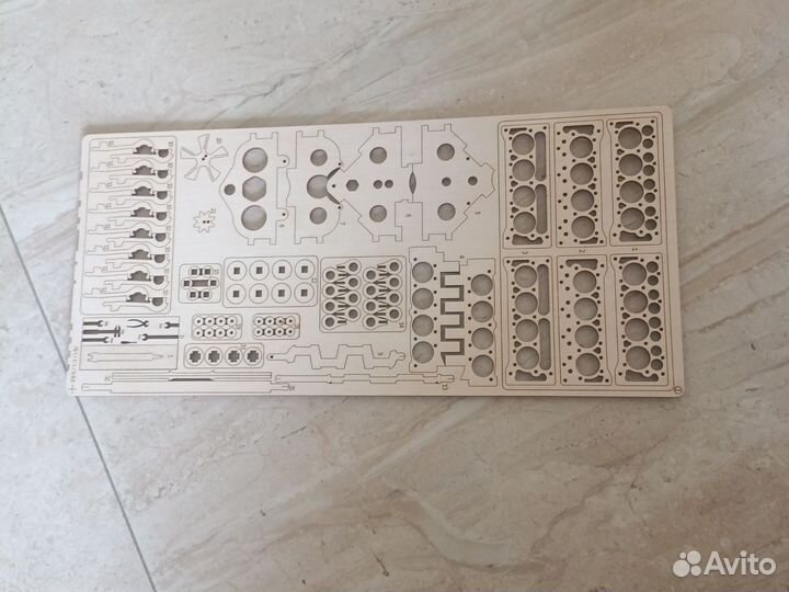 Спорткар ugears.модель U-9