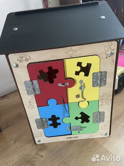 Игрушка Домик бизиборд