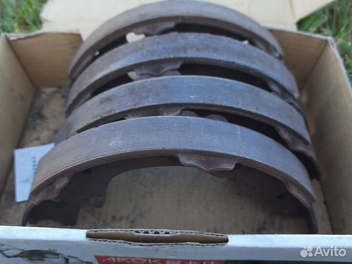 Колодки ручника Toyota avensis