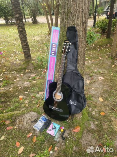 Гитара с чехлом и набором