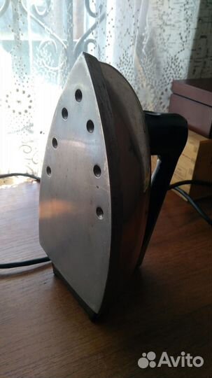 Продаю электрический утюг 1000Вт