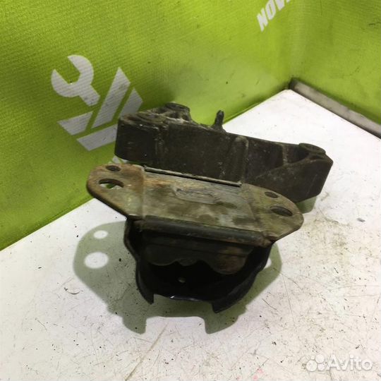 Кронштейн двигателя правый Рено Клио 2 Симбол