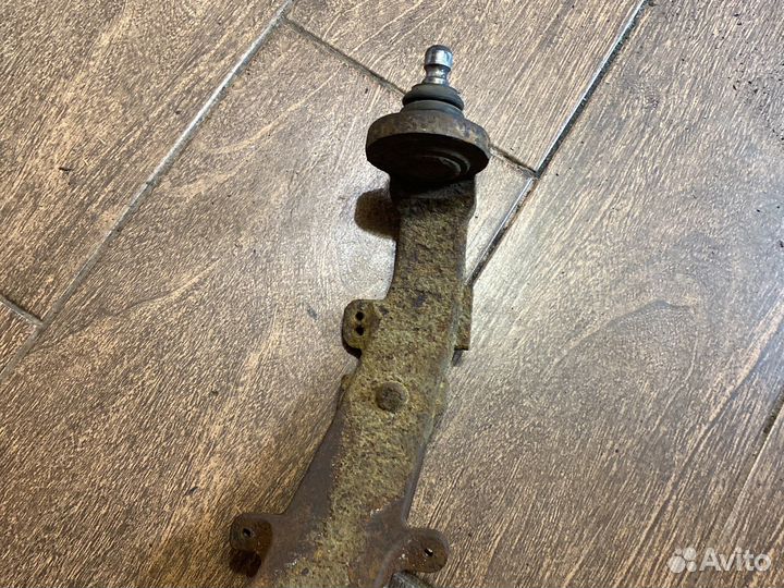 Кулак поворотный передний правый TrailBlazer