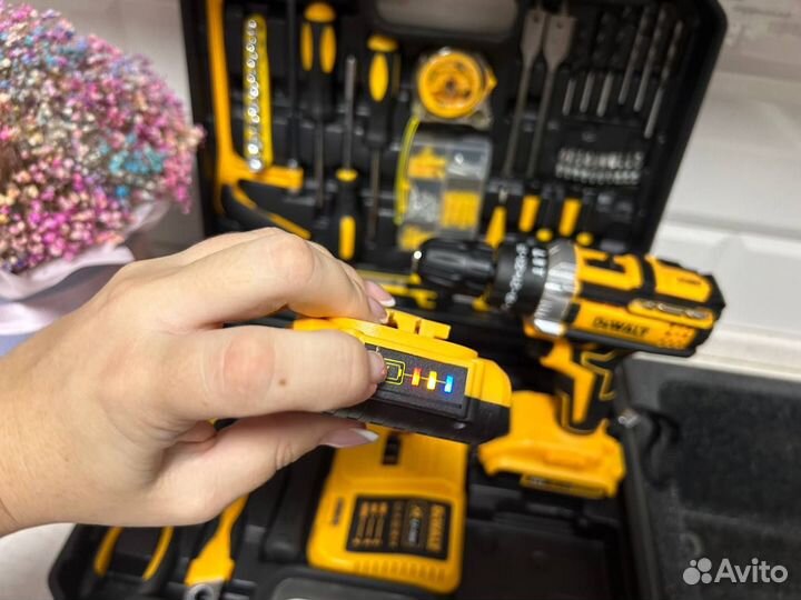 Шуруповерт аккумуляторный dewalt