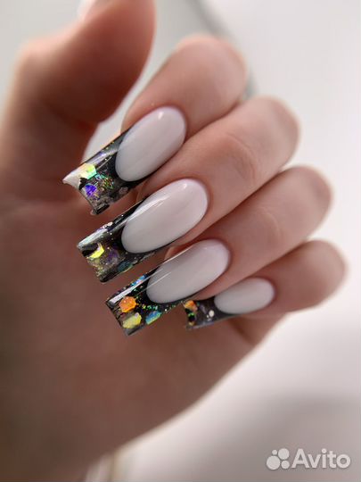 Модель на наращивание ногтей