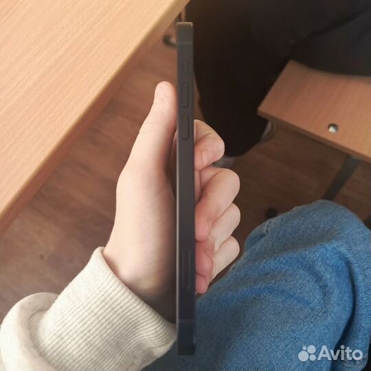 iPhone 12, 64 ГБ