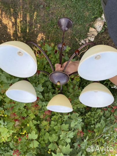 Люстра 5 плафонов изящная