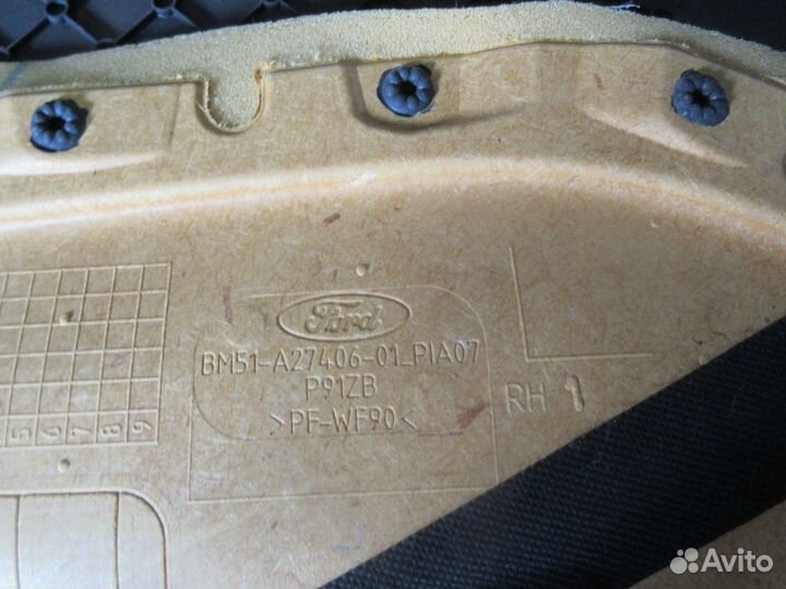 Обшивка двери правая задняя Ford Focus 3 2010)