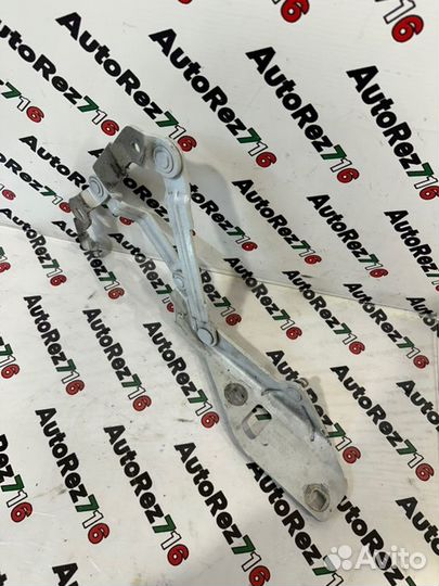 Петля капота правая Audi Tt 8J cdaa 1.8 2012