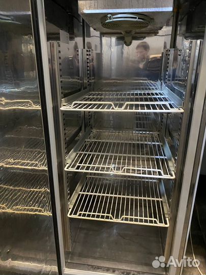 Холодильный шкаф