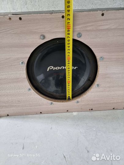 Сабвуфер и усилитель в автомобиль