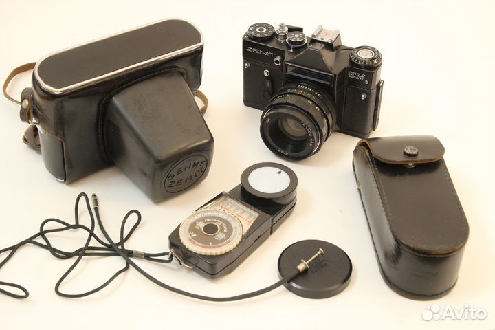 Фотоаппарат Зенит Eм черный + Гелиос-44М + Кофр