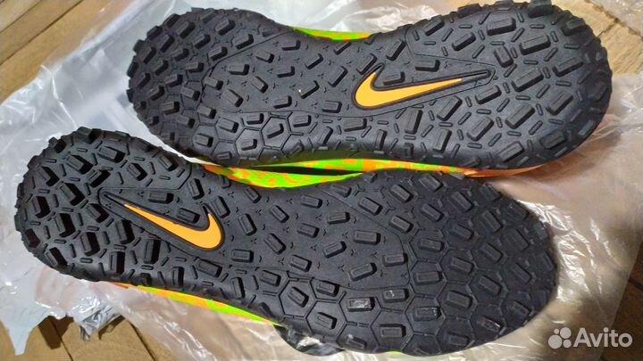 Бутсы сороконожки Nike 42