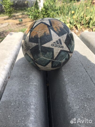 Футбольный мяч adidas Champions League