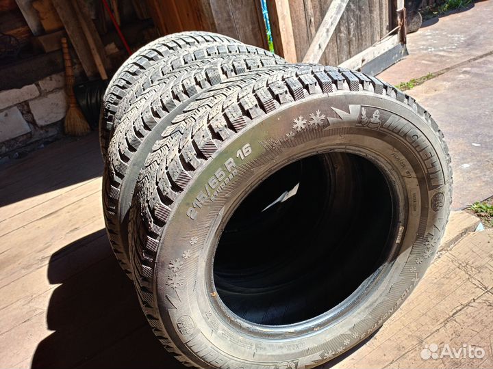 Michelin X-Ice North 3 215/65 R16