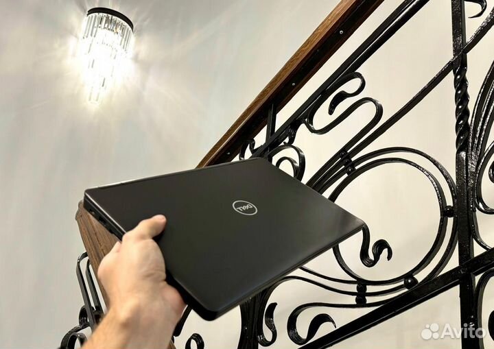 В идеале,новороченный в максималке топ Dell 2021г