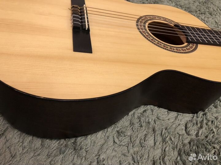 Акустическая гитара