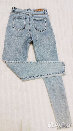 Джинсы женские