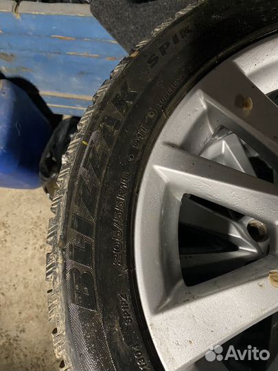 Bridgestone Blizzak Spike-01 205/55 R16