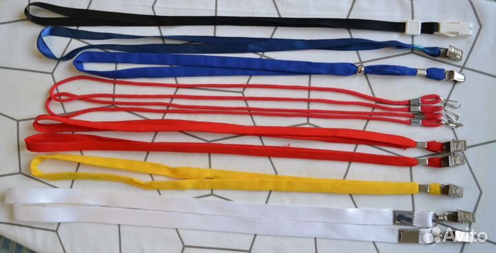 Шнурок для бейджей новый