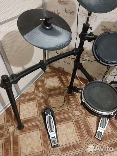 Электронная ударная установка Alesis DM6 в аренду